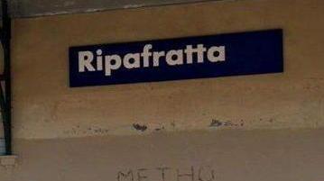 Scritte, degrado e piccoli furti I mali della stazione