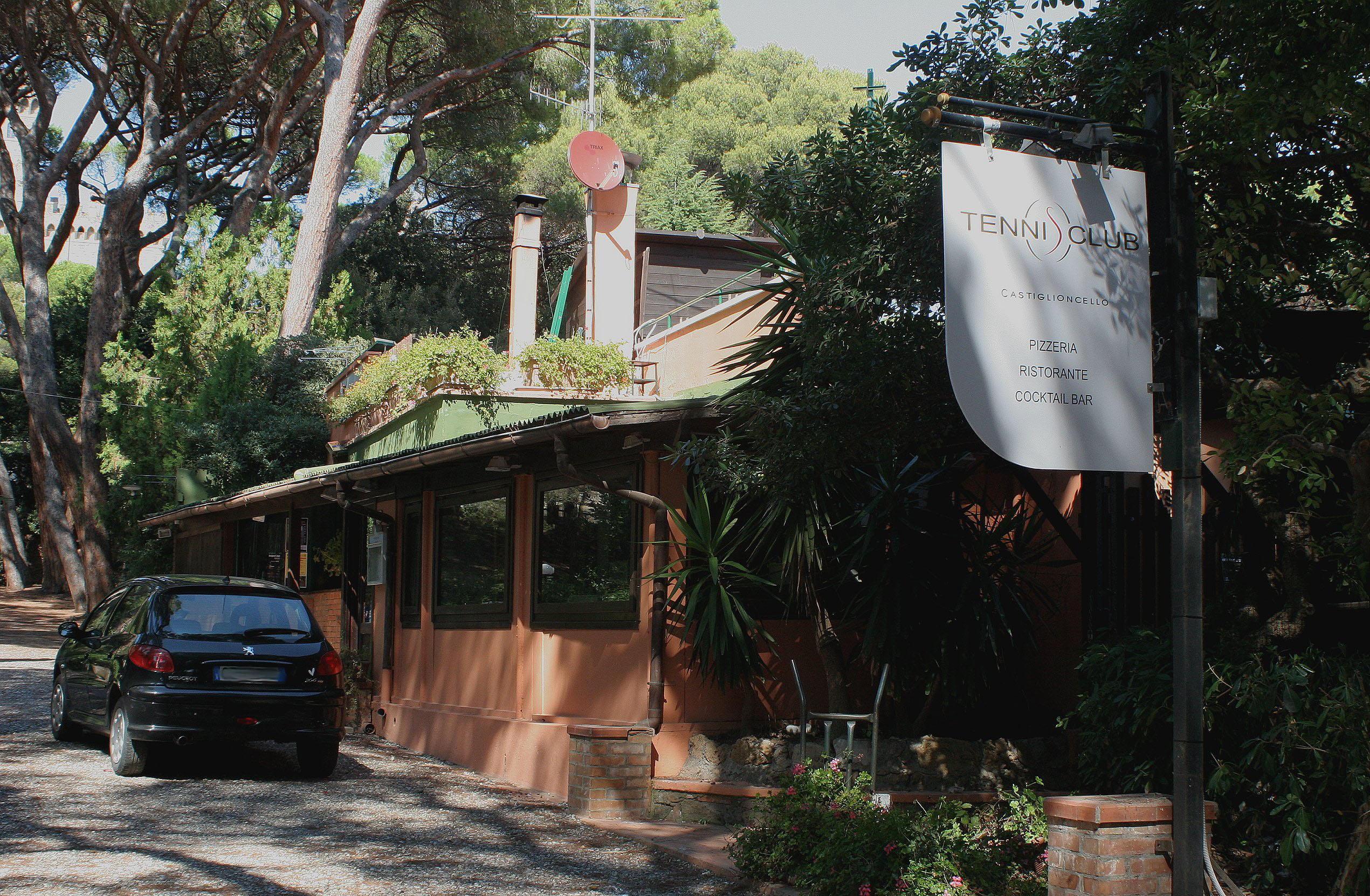 L'esterno del Tennis di Castiglioncello