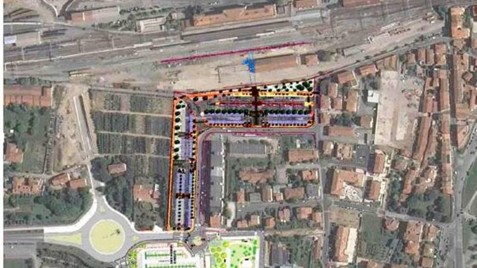 La pianta del nuovo parcheggio. In alto la stazione, in basso il futuro centro commerciale Esselunga