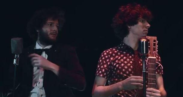 Cecco e Cipo in una scena del videoclip