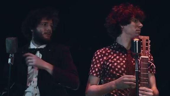 Cecco e Cipo in una scena del videoclip