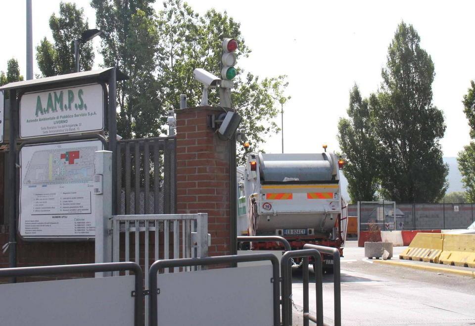 Un camion varca la soglia di Aamps: da giugno svanisce il risparmio del 20% sui carburanti