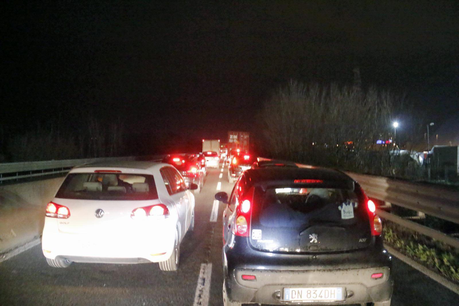 La fila in Varianate dopo il tamponamento 