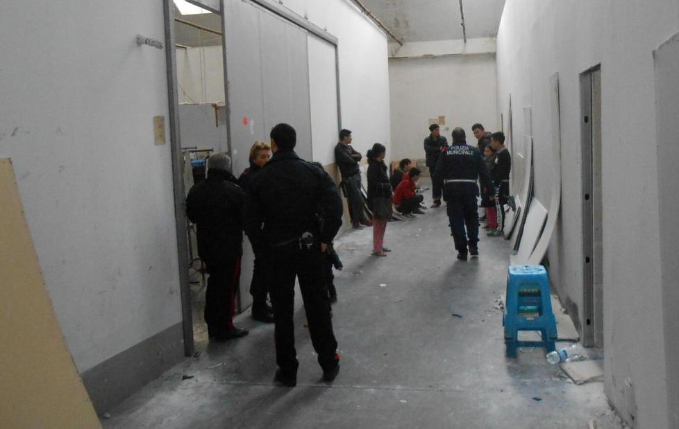 Scoperto dormitorio abusivo con 89 posti letto su 2.000 mq
