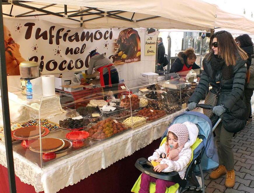 Il centro diventa una pasticceria a cielo aperto 