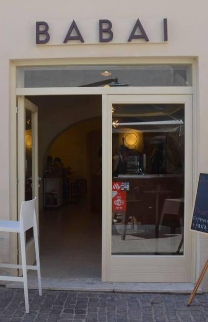 Furto notturno al Caffè Babai 