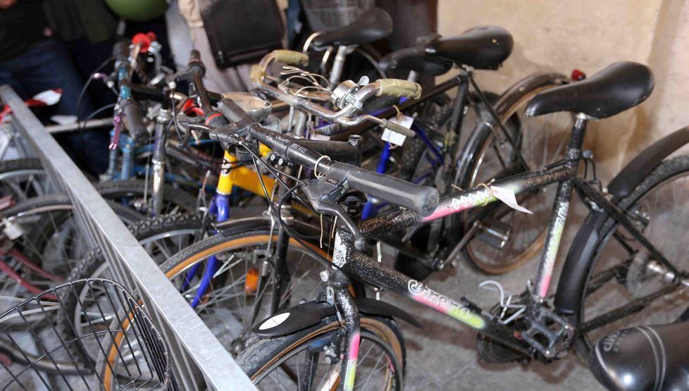 Poliziotto fuori servizio arresta ladro di bicicletta