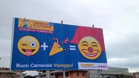 Il cartello del Carnevale di Putignano apparso a Viareggio
