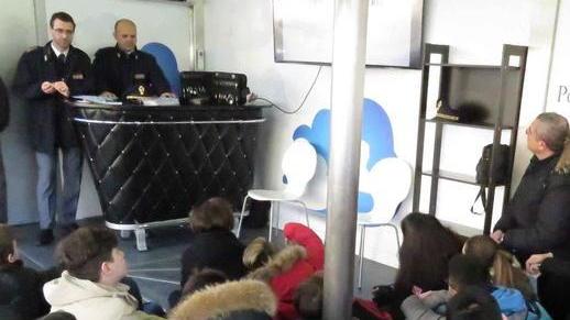 Le trappole del web: i consigli della Polizia agli studenti pratesi