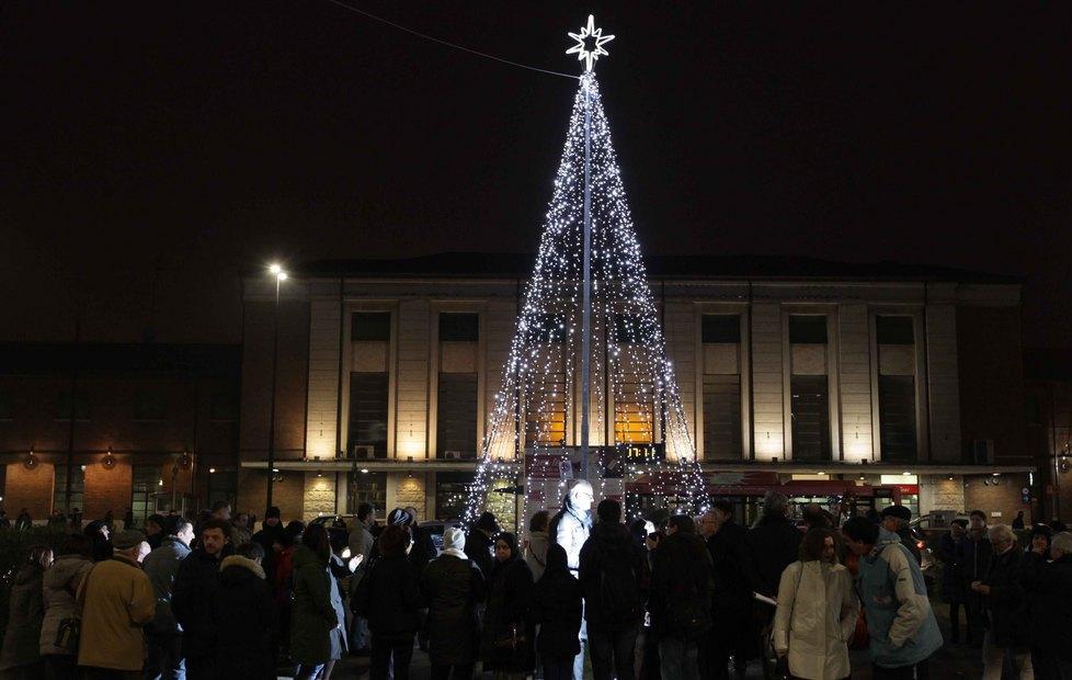 Carnevale? A Reggio Emilia è festa... con gli alberi di Natale 