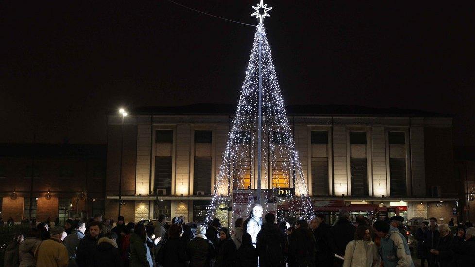 Carnevale? A Reggio Emilia è festa... con gli alberi di Natale