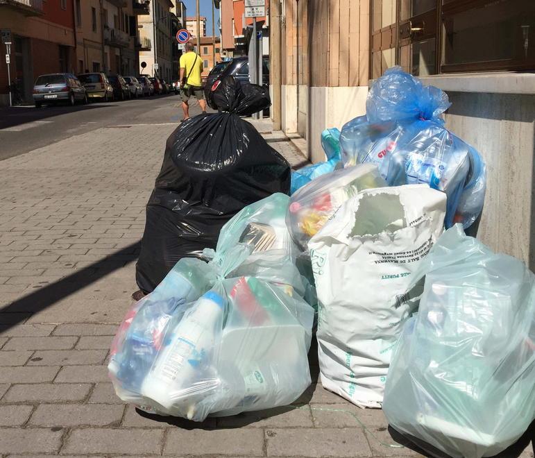 Porta a porta ovunque ma solo tra un anno 