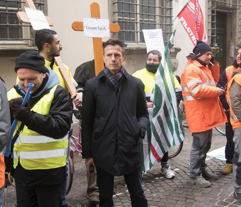 La rabbia dei dipendenti: non svendeteci 