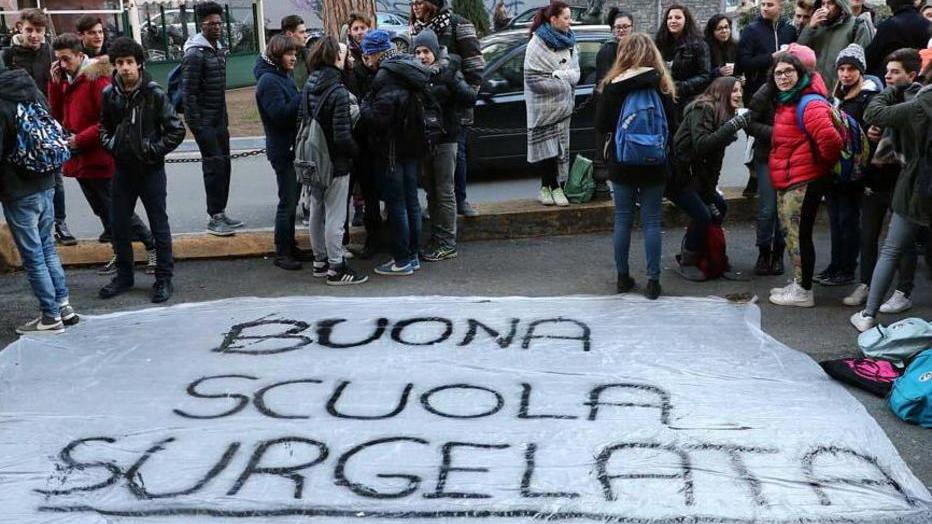 Istituto d’arte al gelo, gli alunni protestano con coperte e tè caldo