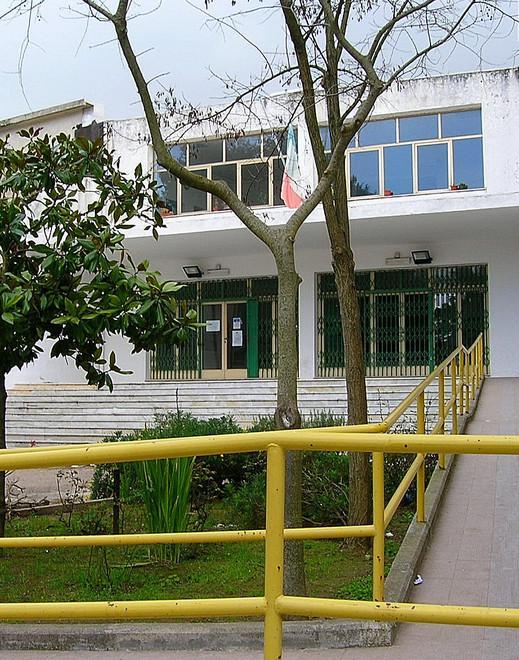 Serra all’attacco: «Non ci sono soldi per i lavori a scuola» 