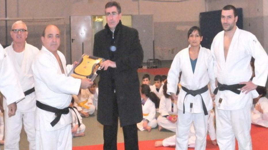 La Delcomar dona un defibrillatore alla società Judo