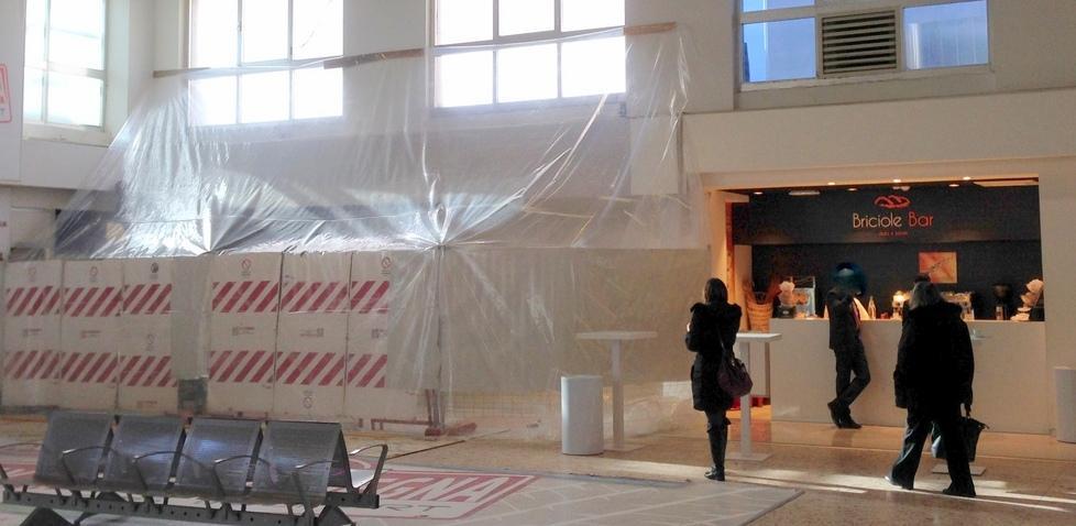 Alghero, la Sardegna in vetrina nella hall dell’aeroporto 