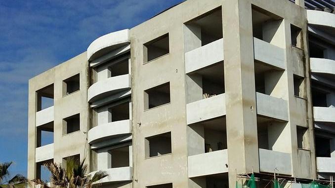 L'edificio dell'ex Lido senza i ponteggi