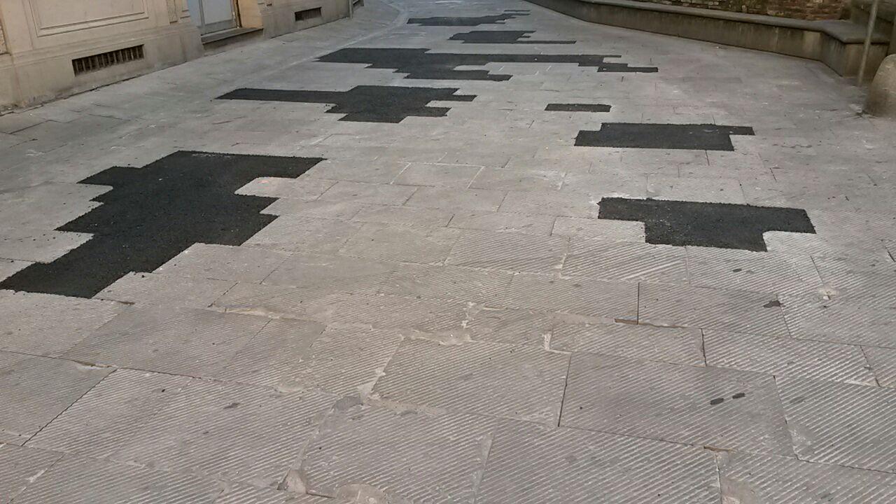 Piazza Santa Maria in Castello col nuovo look a scacchi