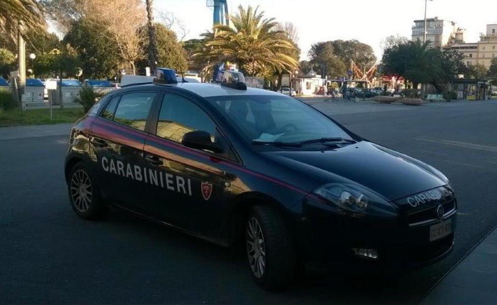 Controlli dei carabinieri nella zona del Margherita