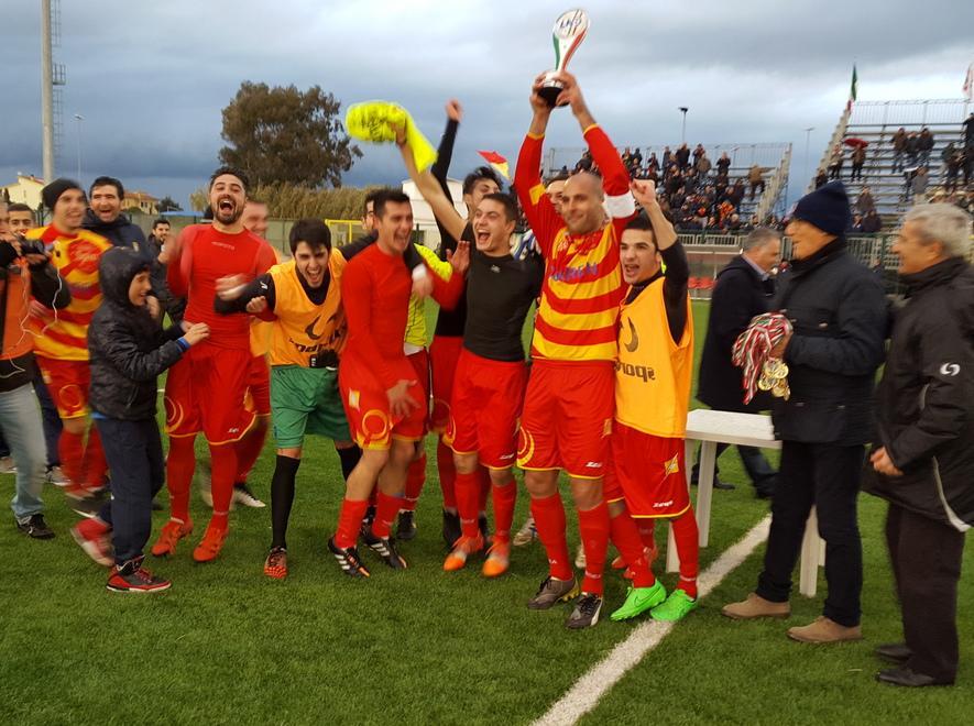 Ghilarza, è qui la festa: Coppa Italia con dedica 