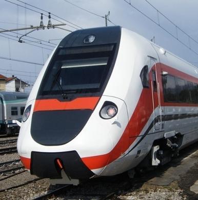 Treni vecchi e calano i viaggiatori 