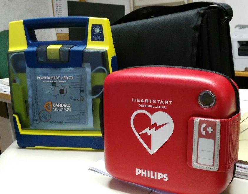 Un defibrillatore per i volontari 