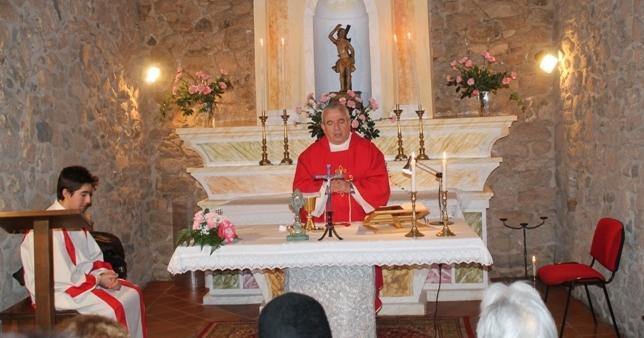 Cerimonia nella piccola chiesetta