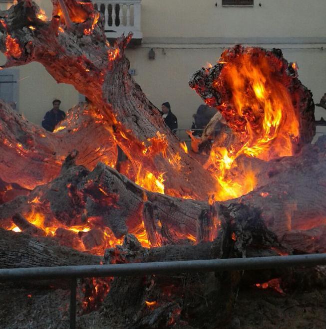 Sedilo, furto dopo il falò: i ladri si portano via 5 transenne 