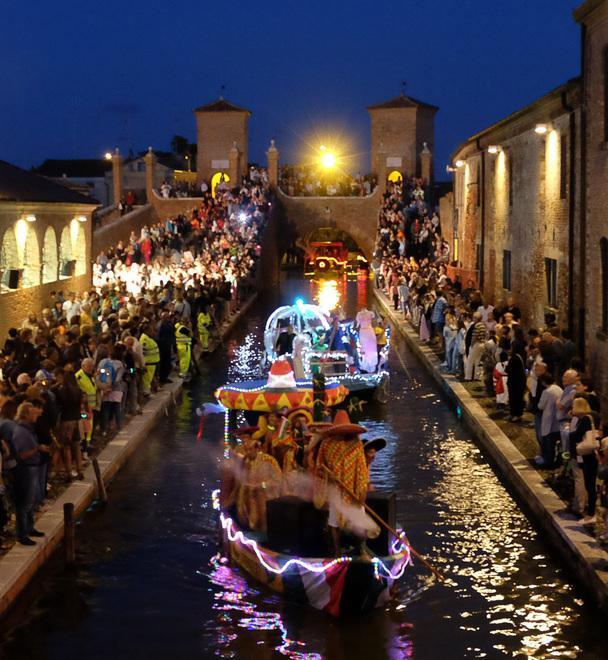 A Comacchio il Carnevale è sull'acqua 
