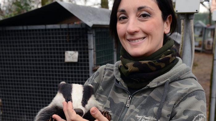 Enrica un "angelo" tra gli animali de "Il Pettirosso" di Modena
