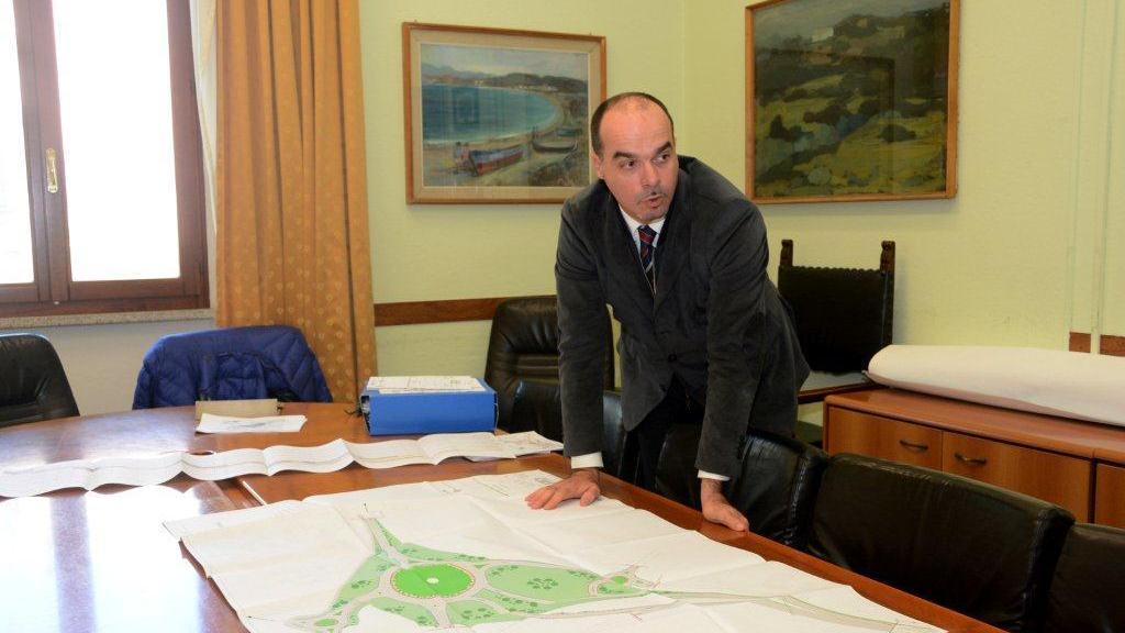 L'assessore Davide Bacciu illustra il progetto