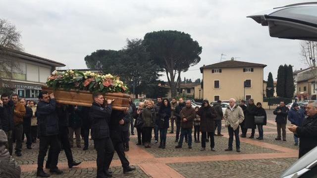 Un momento dei funerali di Luca Cristiani