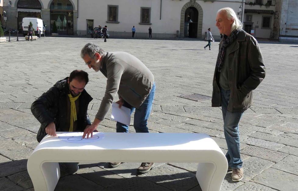 Panchine nelle piazze del centro 