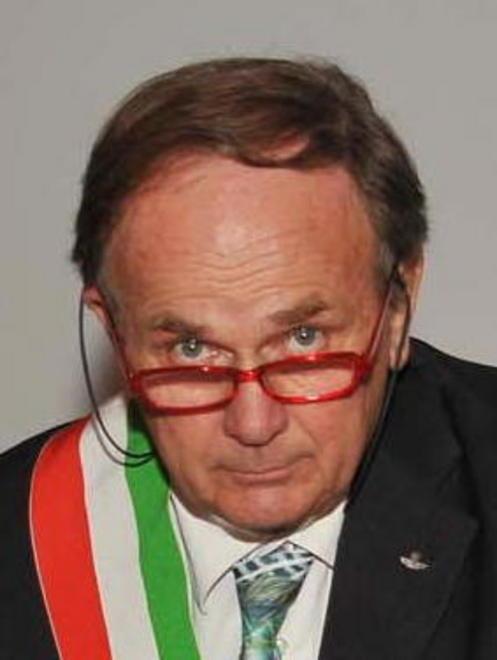 «I colleghi pensano solo a dividersi i soldi» 