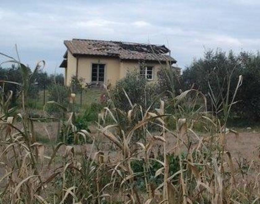 Si ferisce per salvare la casa dalle fiamme 