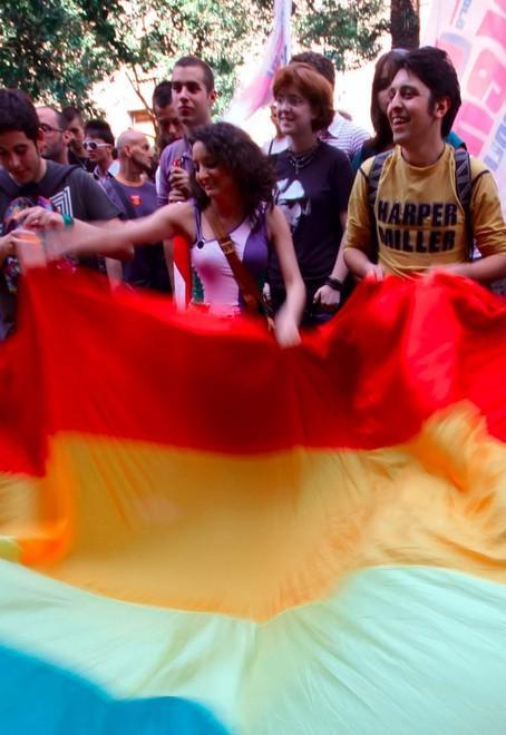 Nel giorno del corteo la politica si spacca 