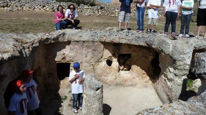 Escursione alla necropoli di Su Crucifissu Mannu