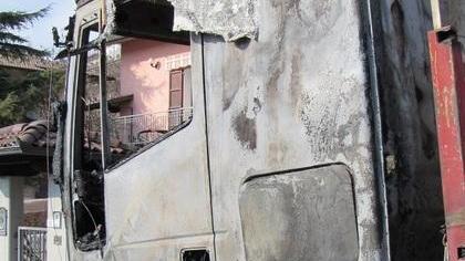 Incendio distrugge camion: si pensa al dolo