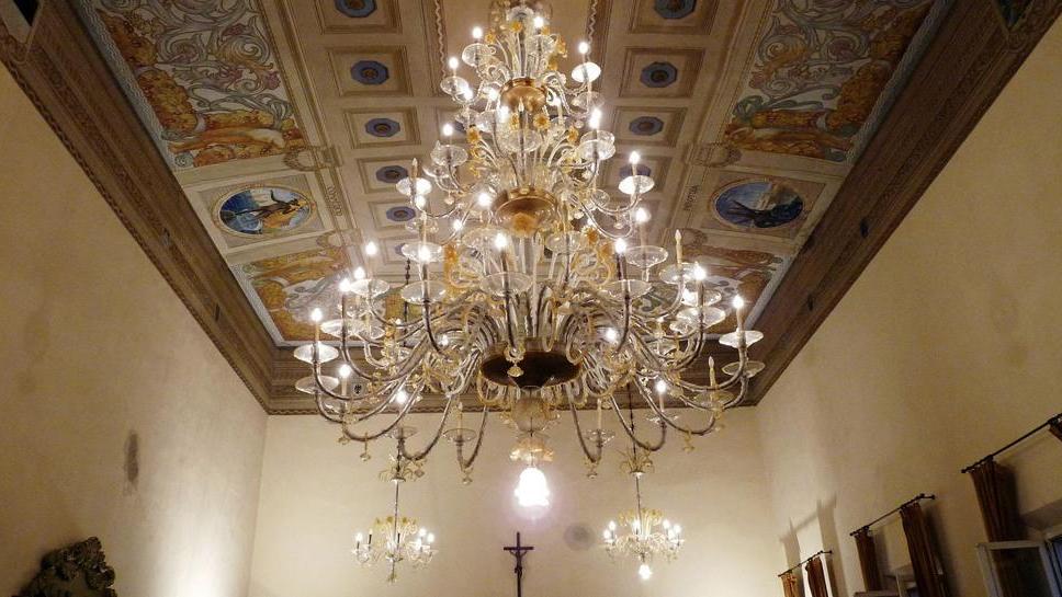 Restaurati a Murano tornano a splendere gli storici lampadari