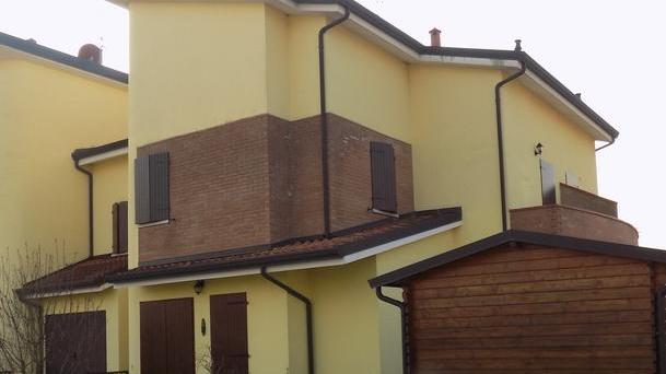 Vigarano Pieve, si sveglia e mette in fuga i ladri