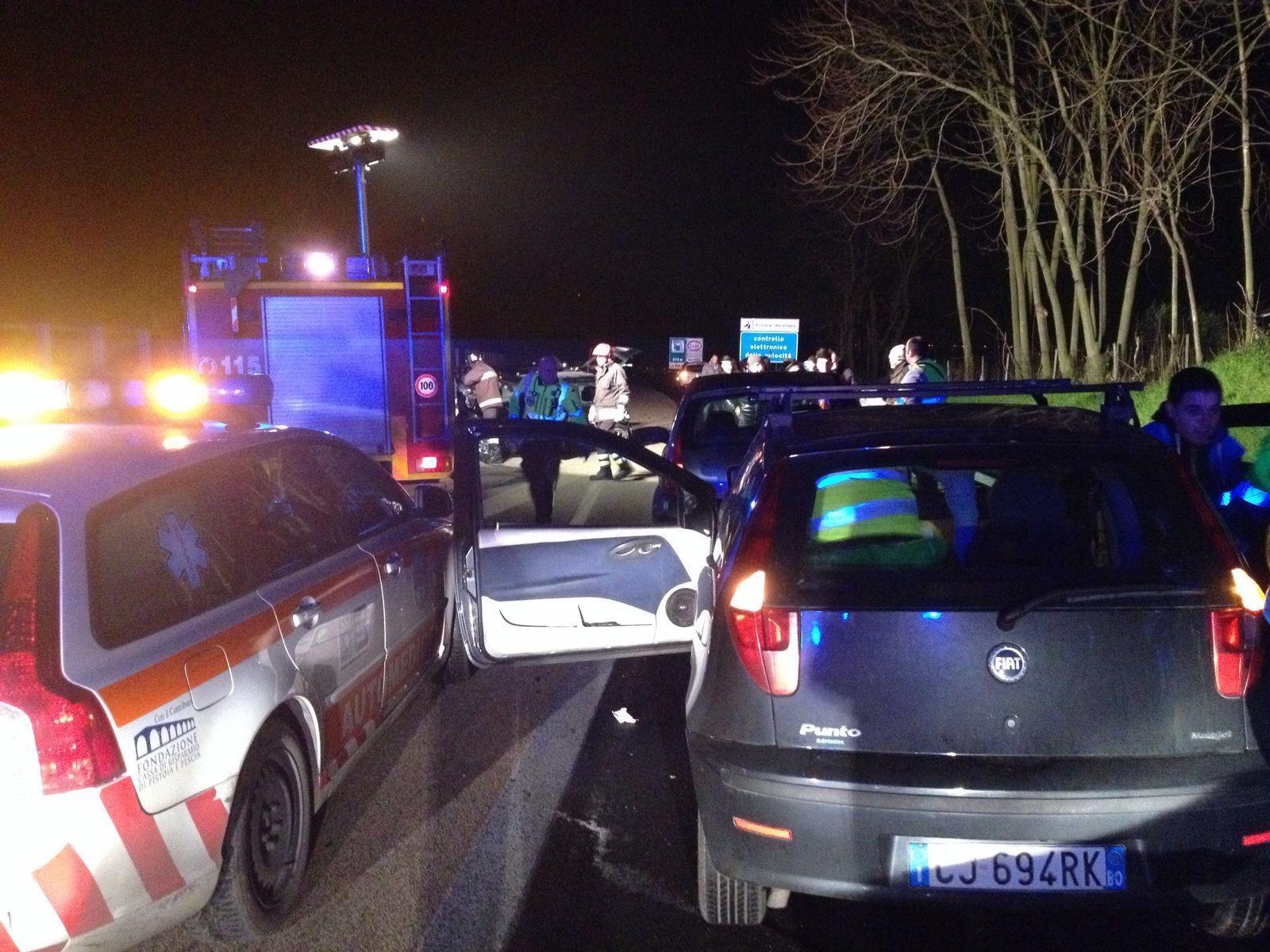 Tre feriti nell'incidente in autostrada a Serravalle