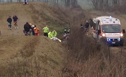 Carpi, muore mentre fa cross davanti a moglie e figli 