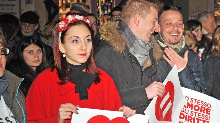Sì alle unioni civili tanti cuori rossi anche sul Globo