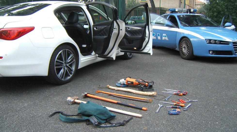 Nuovo furto, trovata l'auto dei ladri 