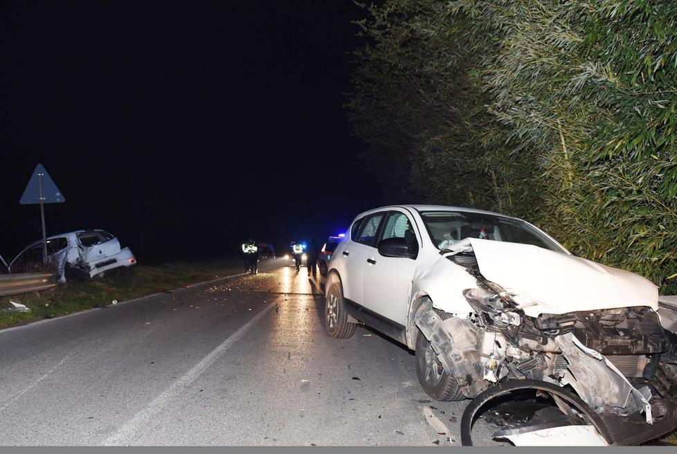 Suv tampona auto donna rimane ferita