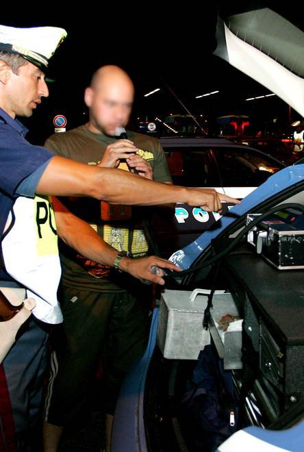 La polizia ritira due patenti