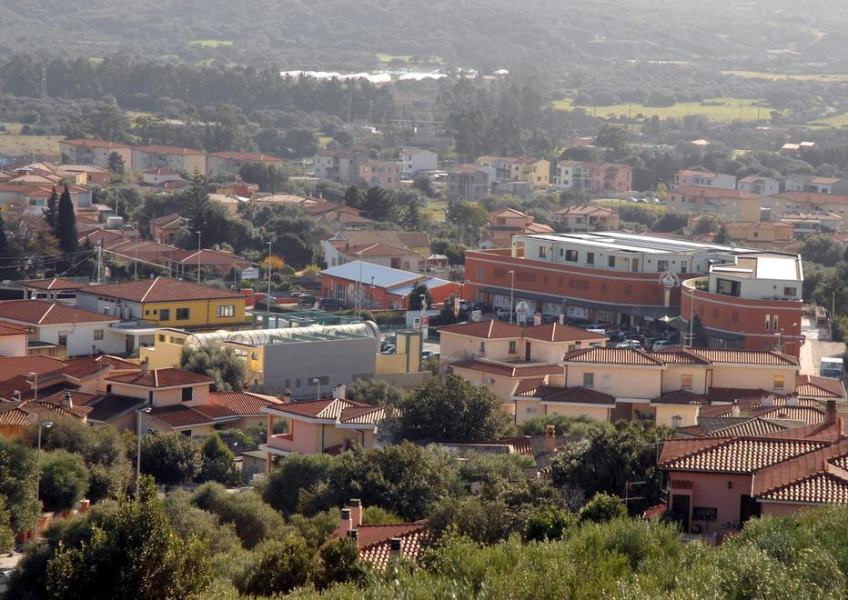 La difesa del Comune: «Cosir sempre attento agli operai del posto» 