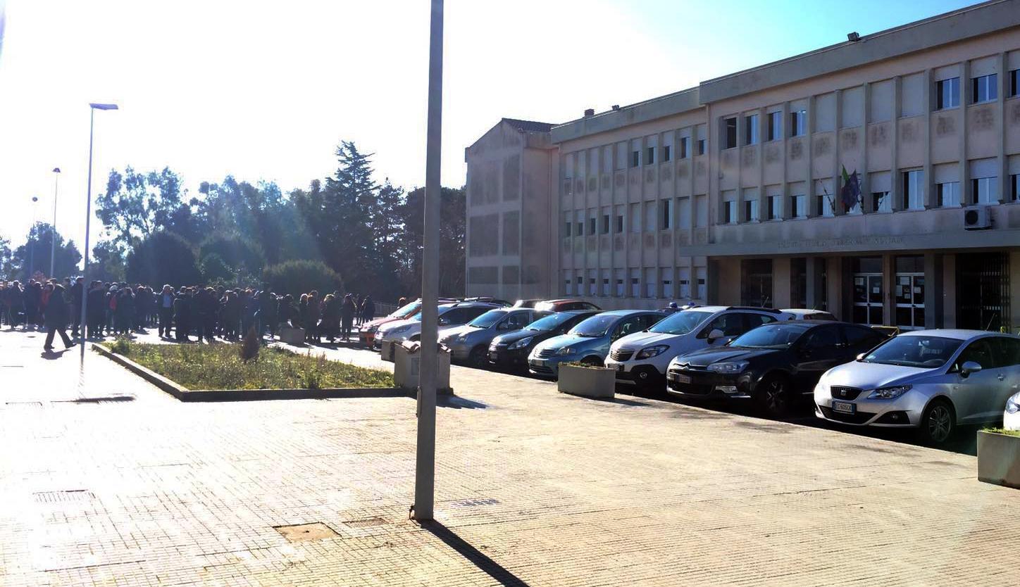 L'allarme bomba all'Itc di Biscollai