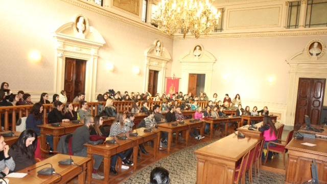 Il saluto ai ragazzi nel salone del consiglio comunale (Salvini Pentafoto)